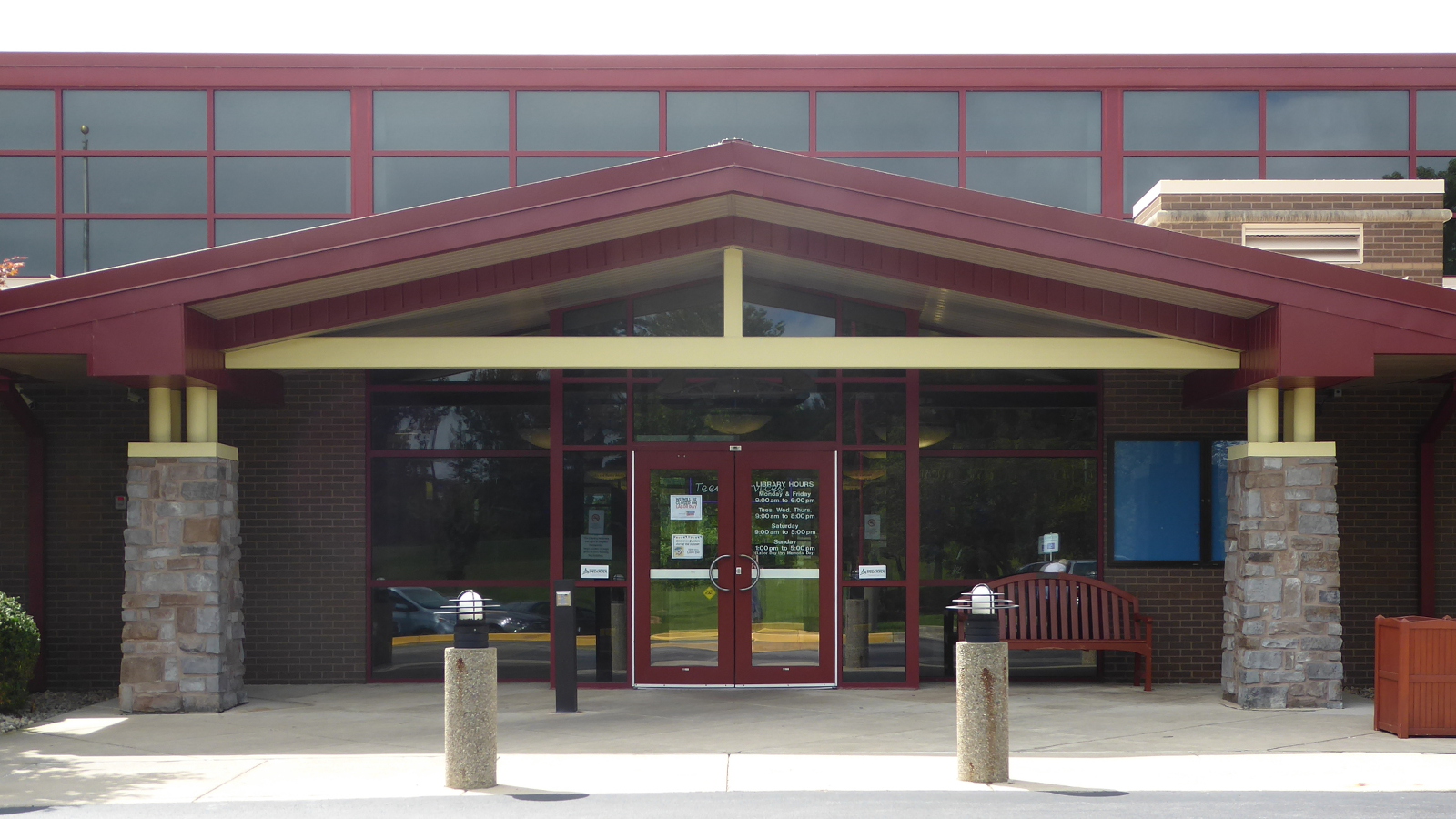 Photo of the front of Peabody Public Library building